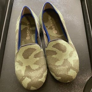 Girls Rothy’s camo slide size 4 (women’s 5.5-6)